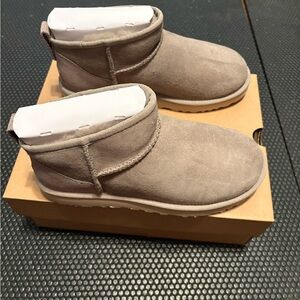 UGG Classic Ultra Mini Boots - gray